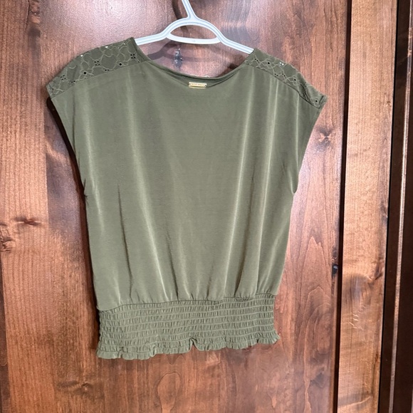 Michael Kors Green Smocked Cap Sleeve Blouse Womens Small - Picture 6 of 8
